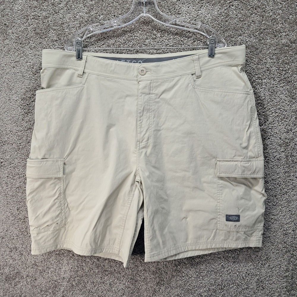 AFTCO Mens Fishing Shorts Tan Cargo Performance Outdoor Size 42 Nylon Spandex